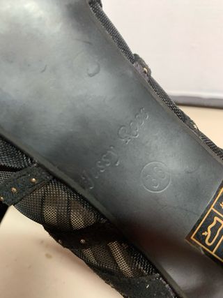 Botines de tacón alto negros con tachuelas