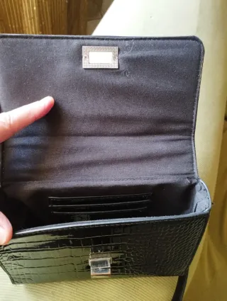 Borsetta nera effetto coccodrillo