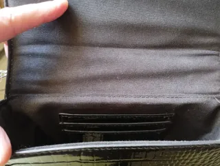 Borsetta nera effetto coccodrillo