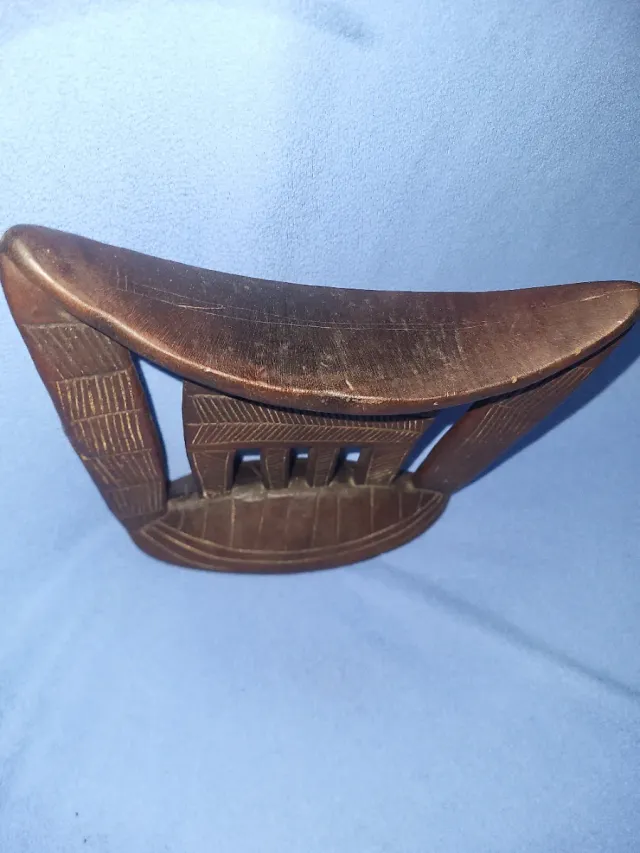 Reposacabezas africano tallado