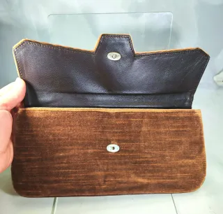 Pochette vintage in velluto marrone