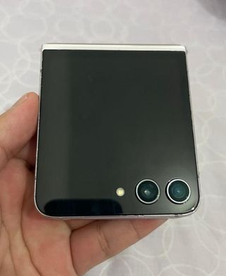 COMO NUEVO Samsung Z Flip 5