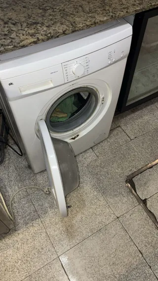 Lavadora blanca frontal