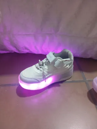 Tenis con ruedas blancos talla 32