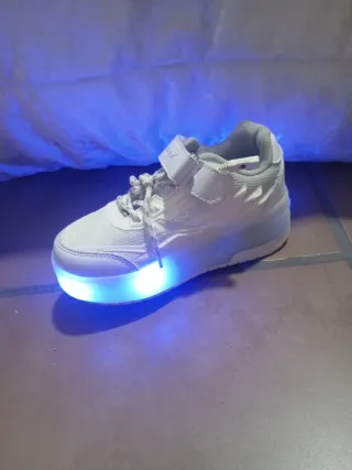 Tenis con ruedas blancos talla 32