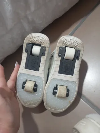 Tenis con ruedas blancos talla 32