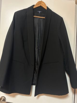 Americana KIABI Negra Talla 50