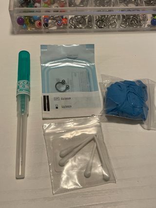 Kit de piercing con accesorios