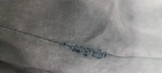 Camiseta gris con estampado