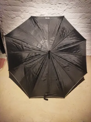 Paraguas negro plegable