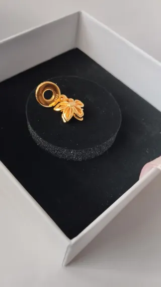 Charm Flor de Loto Dorado y Rosa