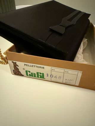 Pochette in raso con fiocco