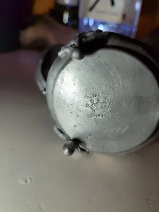 Zuccheriera in peltro vintage con manici decorati