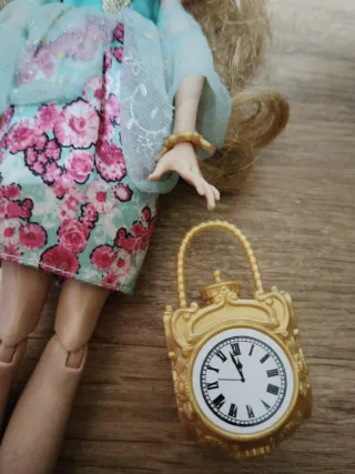 Muñeca Ever After High con accesorios