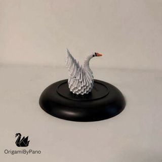 Cigno origami bianco su base nera