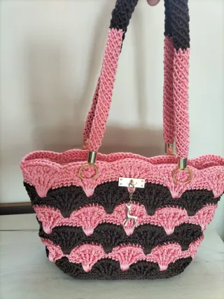 Bolso tejido a crochet con forro
