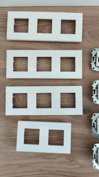 Enchufes, interruptores y conector antena