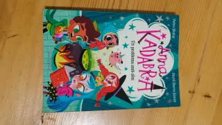 Vendo libros Anna Kadrabra en catalán 1-8 y 12-13