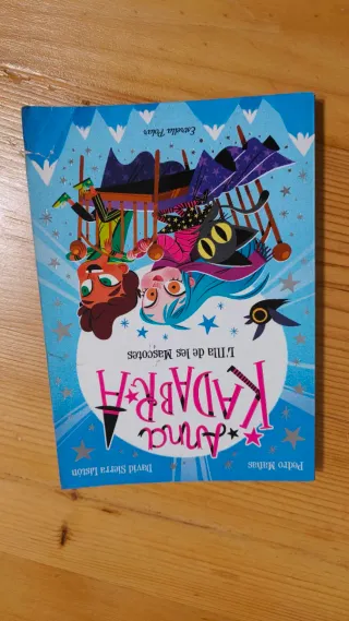 Vendo libros Anna Kadrabra en catalán 1-8 y 12-13