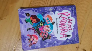 Vendo libros Anna Kadrabra en catalán 1-8 y 12-13
