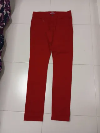 Pantalón vaquero rojo talla 38