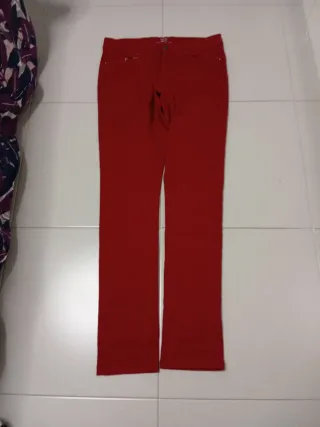 Pantalón vaquero rojo talla 38