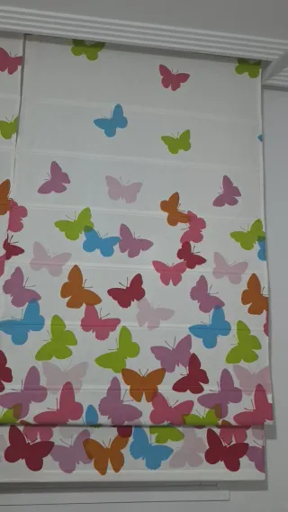 Estores enrollables con mariposas