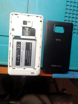 Samsung Galaxy S II GT-I9100 Bianco con scocca ner