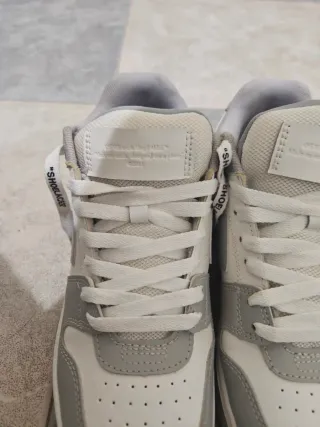 Off White Out Of Office Grises y Blancas