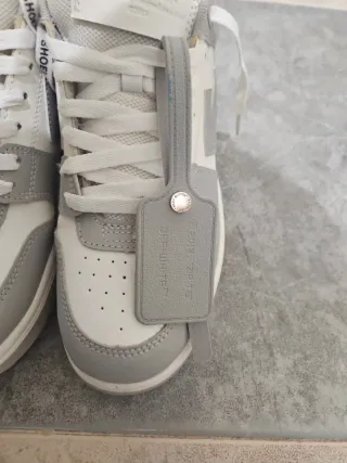 Off White Out Of Office Grises y Blancas