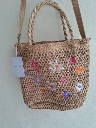Bolso de mimbre Primark con flores