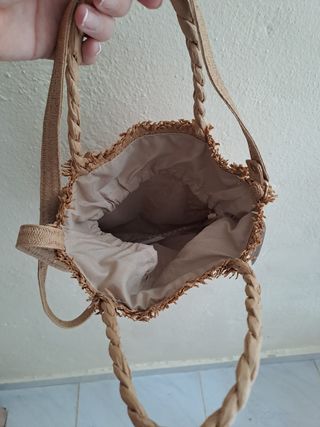 Bolso de mimbre Primark con flores