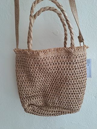 Bolso de mimbre Primark con flores