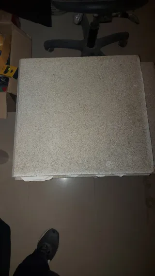 Piedra natural,son 13 piezas de 50x50