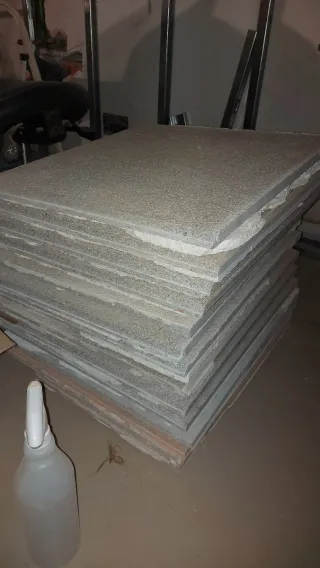 Piedra natural,son 13 piezas de 50x50