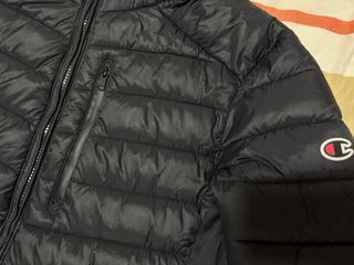 Abrigo Champion Negro con Capucha