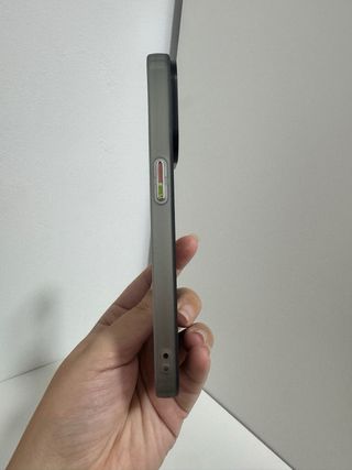 Funda iPhone 14 Pro negra y plata