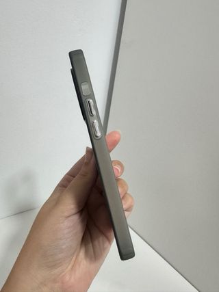 Funda iPhone 14 Pro negra y plata