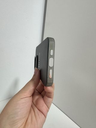 Funda iPhone 14 Pro negra y plata