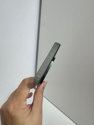 Funda iPhone 14 Pro negra y plata