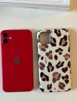 iPhone 11 Rosso con custodia