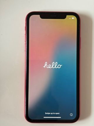 iPhone 11 Rosso con custodia