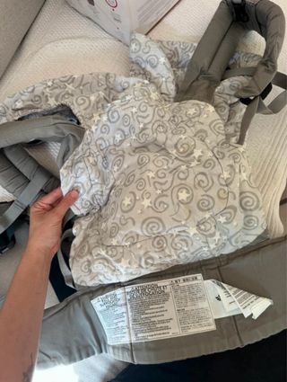 Mochila Ergobaby Galaxy Grey Con cojín reductor