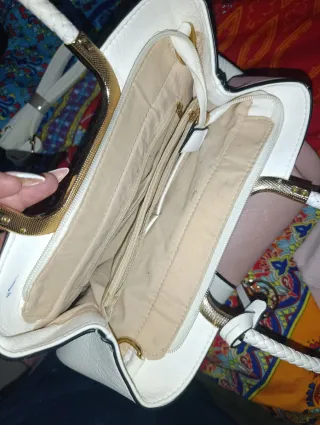 Bolso blanco y rosa con detalle dorado