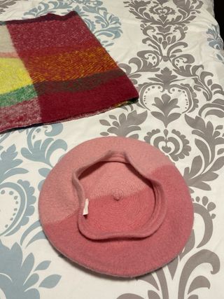 Bufanda y boina multicolor