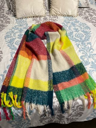 Bufanda y boina multicolor