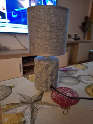 Lamparita de mesa piedra y tela