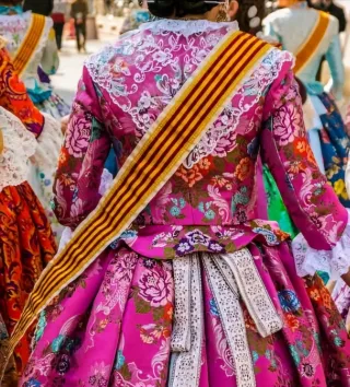 Traje de Fallera Fucsia Completo