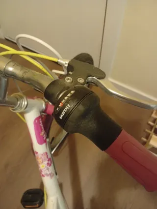 Bicicleta niña rosa y blanca