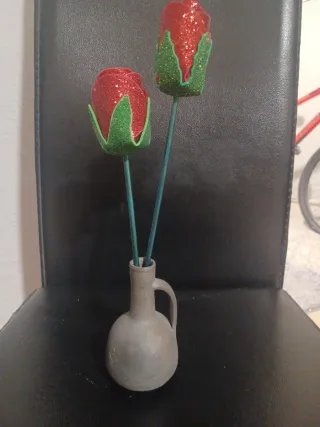 Campanilla antigua con figura religiosa